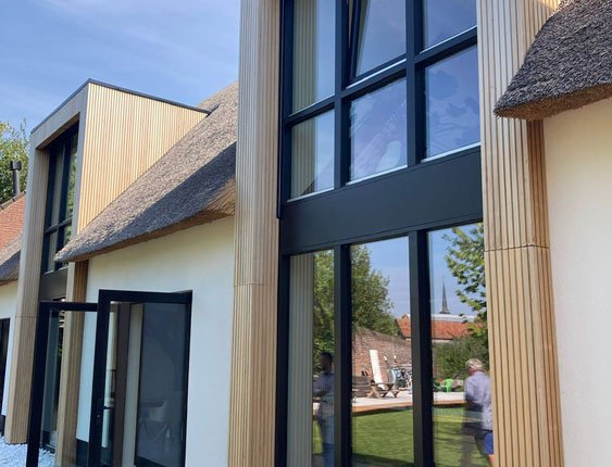 Stijlvolle villa met houten gevelbekleding