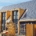 Landelijke stijl woning met houten gevelbekleding
